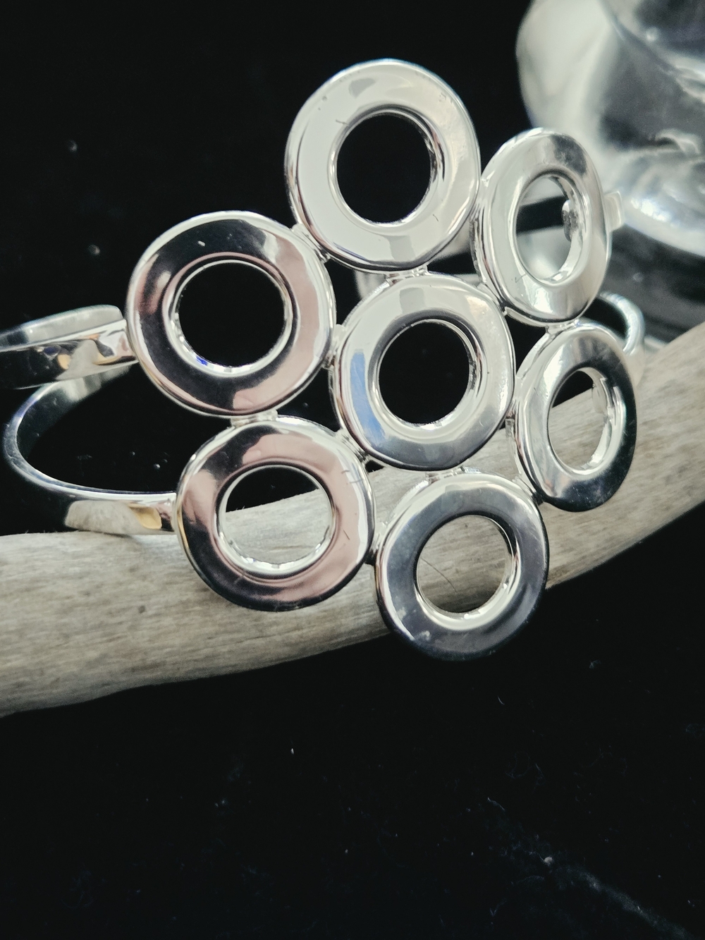 Vintage Best Silver Tone Open Circle Statement Bangle Bracelet - Women Jewelry